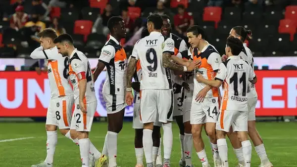Başakşehir, Gaziantep FK'yi 2 golle devirdi: Avrupa bileti için beklemeye geçti