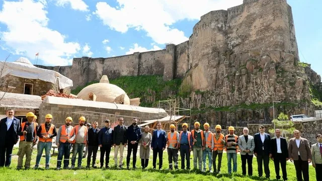 Bitlis Valisi Karakaya'dan 1 Mayıs'ta işçilere ziyaret