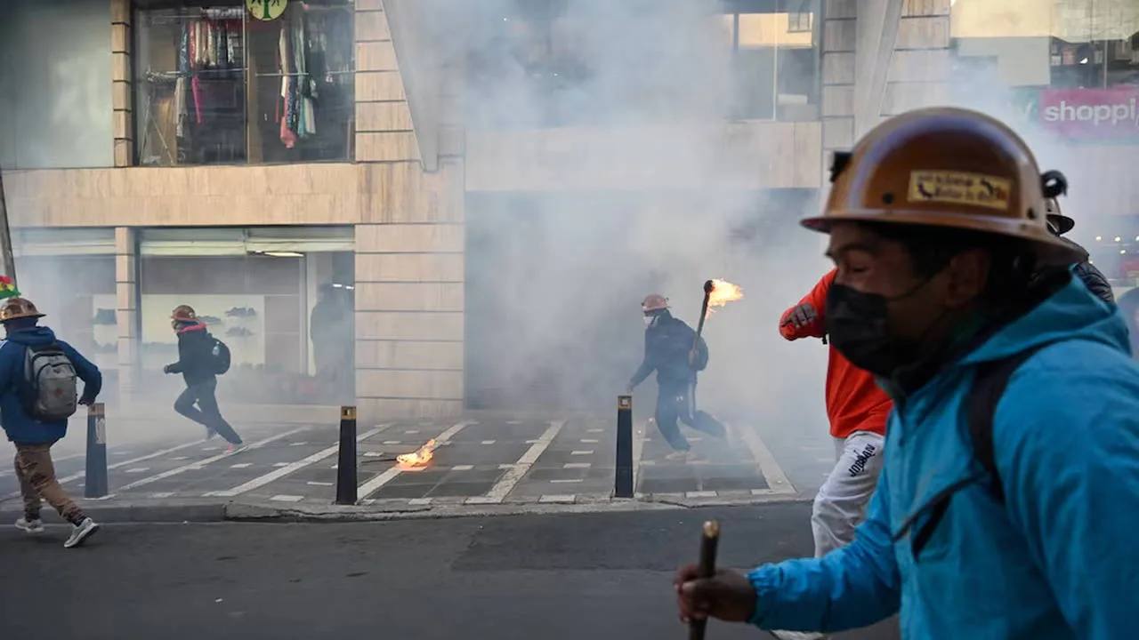 Madenciler ayakta: Bolivya’da yollar kapandı, ülke kilitlendi