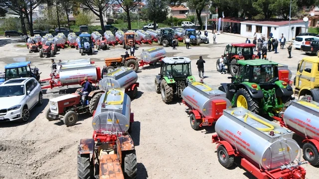 Çanakkale'de 40 köye 3 tonluk su tankeri desteği