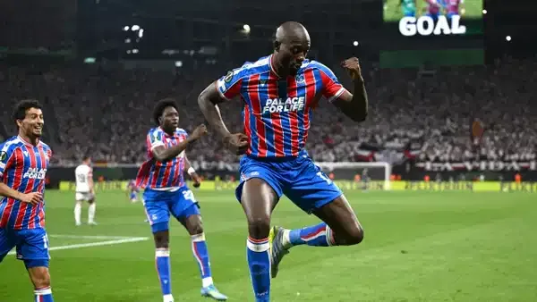UEFA Konferans Ligi'nde şampiyon Crystal Palace! Tarihinde bir ilk...