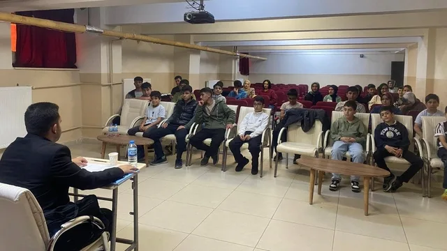 Elazığ Baskil'de gençlere yönelik 'Güzel Ahlak' semineri yapıldı