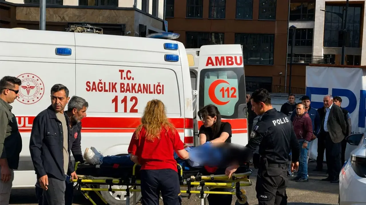 Malatya'da sokak ortasında vahşet: Yolunu kestiği eski eşine kurşun yağdırdı!