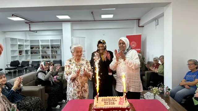Eskişehir Milletvekili Gürcan, huzurevindeki annelerle Anneler Günü'nü kutladı