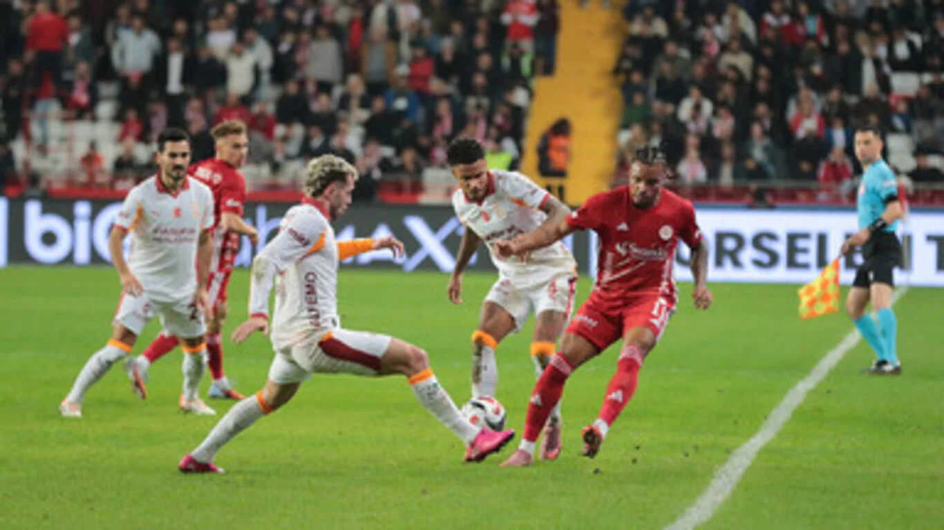 Galatasaray - Antalyaspor maçı ilk 11
