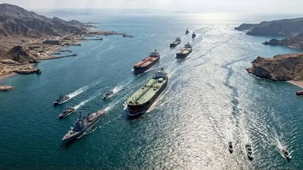 İran'dan kritik 'Hürmüz Boğazı' açıklaması: 'Geçecek gemiler donanmadan izin almalı'