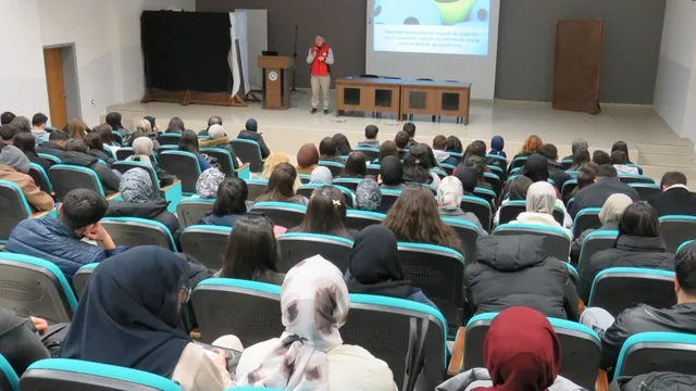 Kırşehir'de polis, okullarda gençleri teröre karşı bilinçlendirdi
