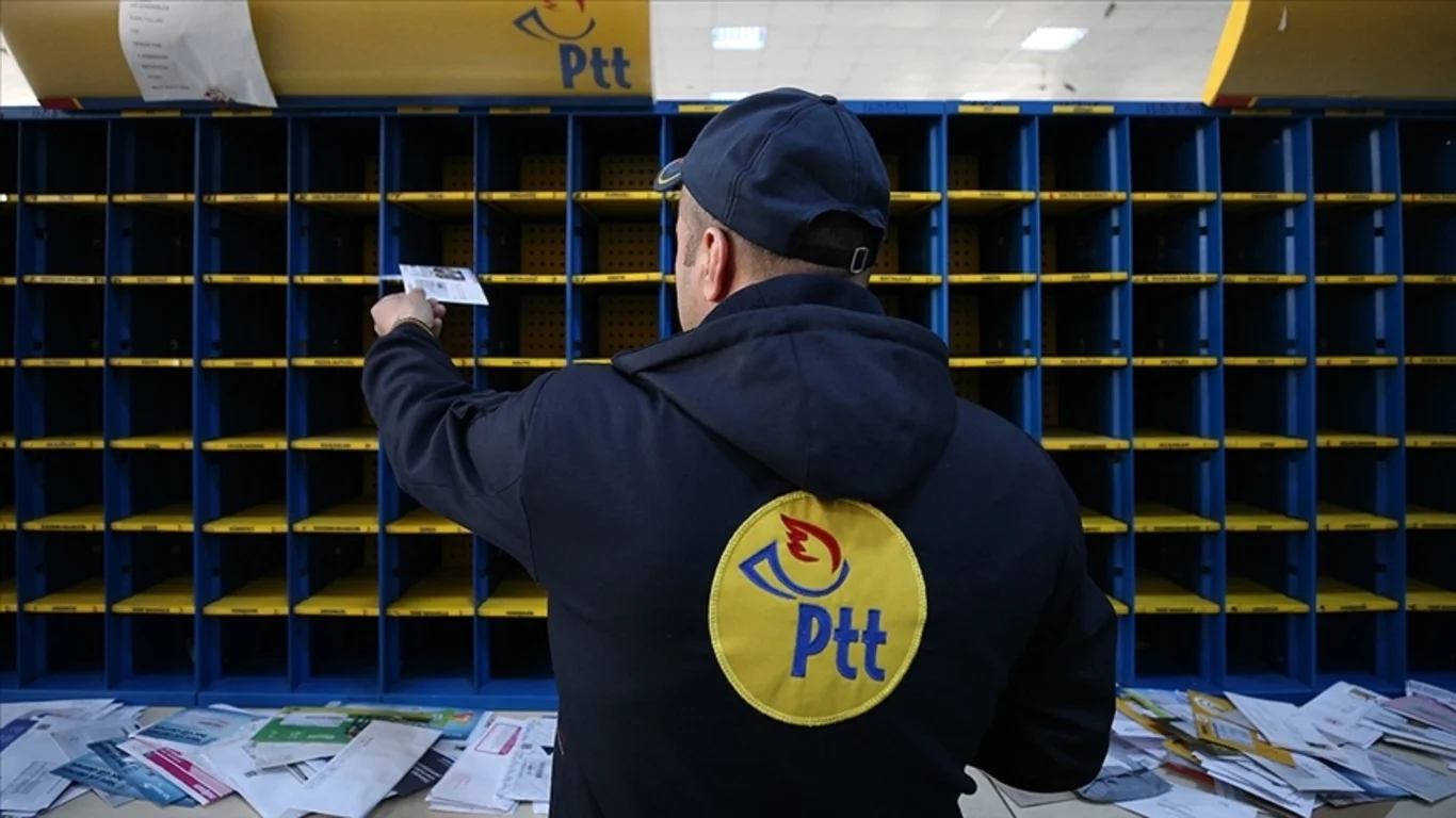 Arefe günü PTT açık mı?