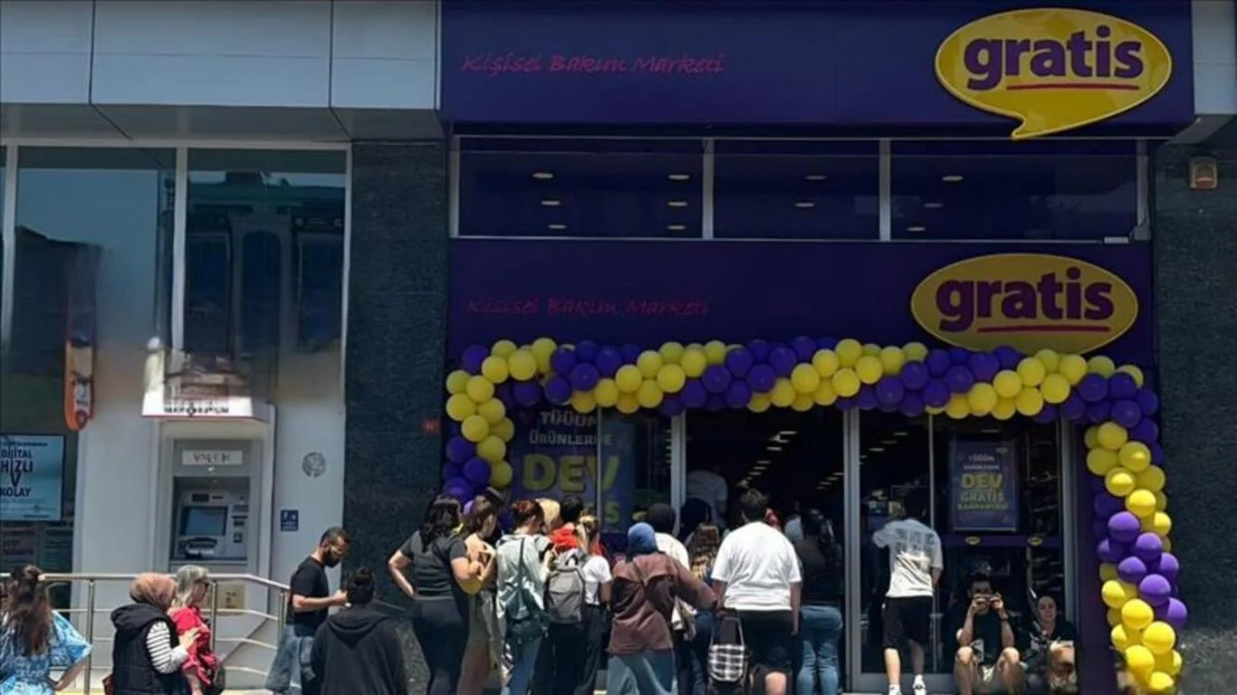 Bayramda Gratis açık mı?