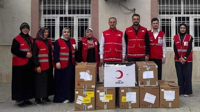 Mardin'de 1500 öğrenciye Kızılay'dan kıyafet desteği