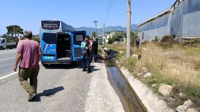 Mersin'de feci kaza: Otobüsle çarpışan motosikletli hayatını kaybetti