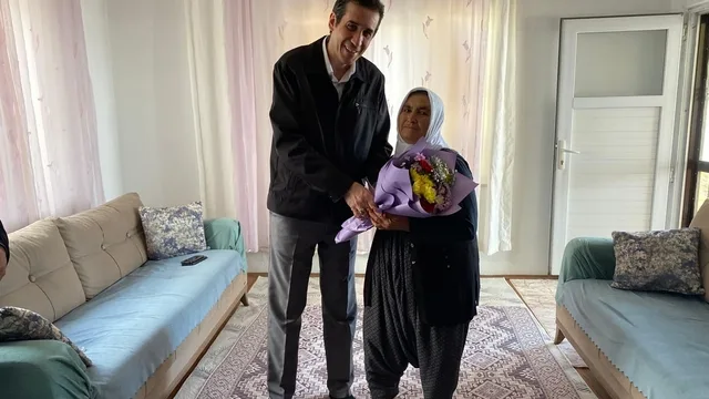 Mersin'de Kaymakam'dan Şehit Annesine Anneler Günü Ziyareti