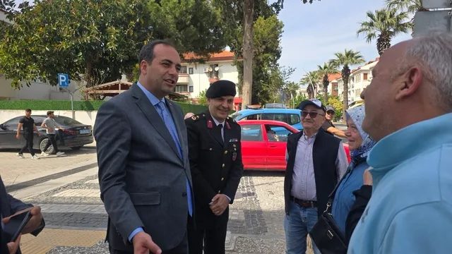 Muğla Datça'da trafik güvenliği için kask ve yelek dağıtıldı