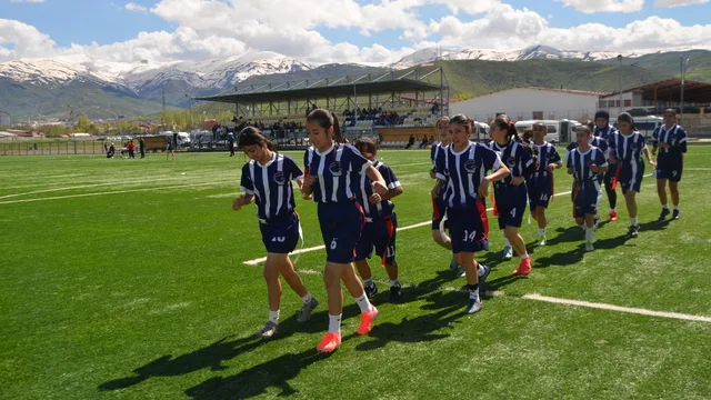 Muş'ta Okul Sporları Ragbi Grup Birinciliği Başladı: 530 Sporcu Sahada