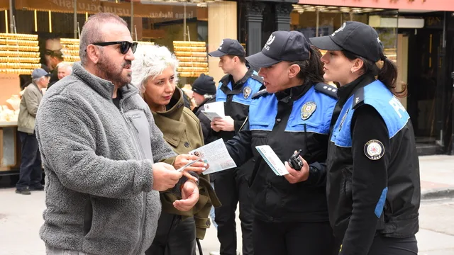 Samsun'da polis dolandırıcılığa karşı broşür dağıttı