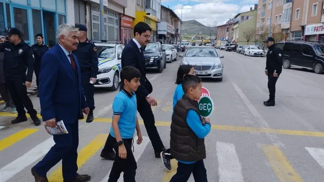Sivas Ulaş'ta Trafik Haftası Etkinliği: Öğrencilere Güvenli Yol Eğitimi
