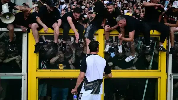 Torino-Juventus derbisinde skandal: 1 taraftar ağır yaralandı