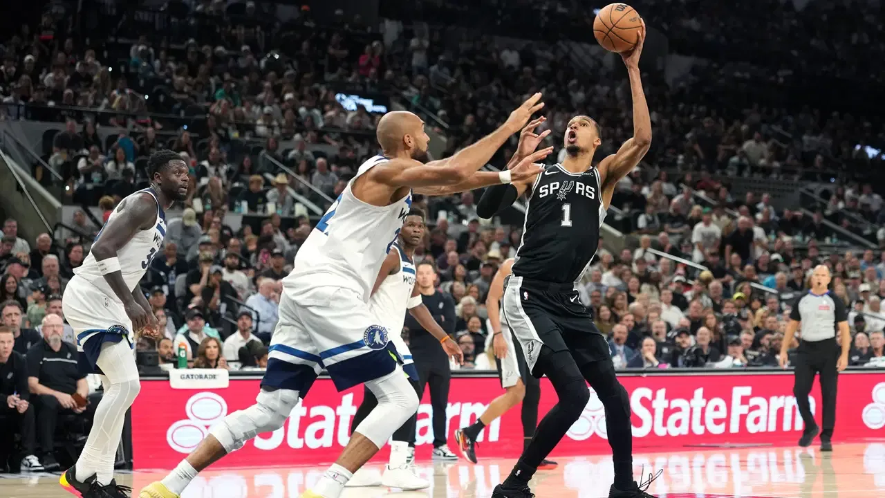 NBA'de Timberwolves'u yenen Spurs, seride öne geçti