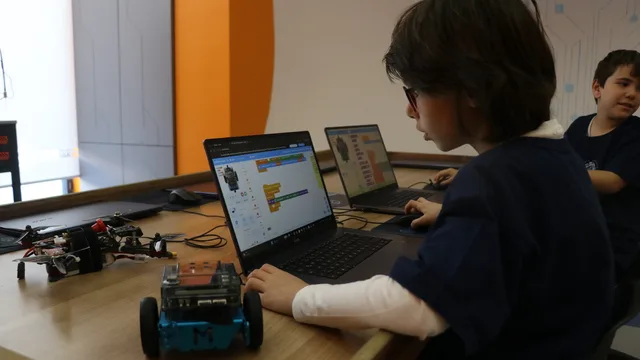 Yalova'dan Altın Madalya: Minik Öğrenciler Robot Olimpiyatları'nda Zirveye Çıktı