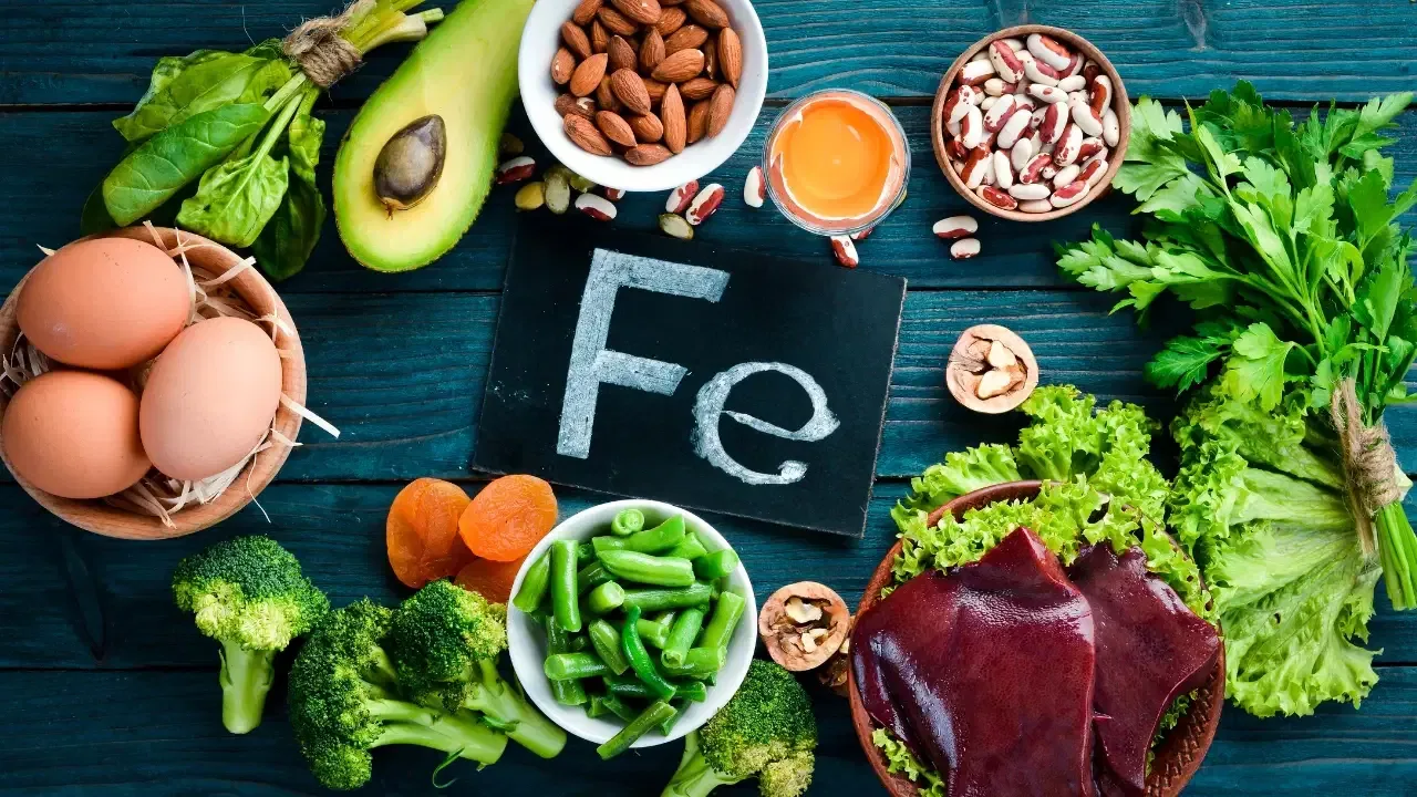 Regl döneminde neden daha aç hissediyoruz? İşte döngünüze özel beslenme rehberi