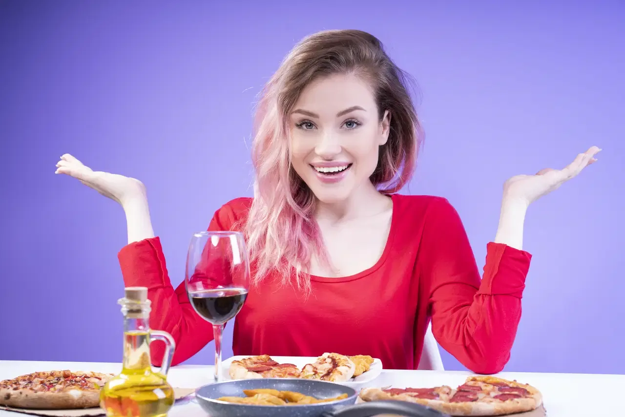 Regl döneminde neden daha aç hissediyoruz? İşte döngünüze özel beslenme rehberi