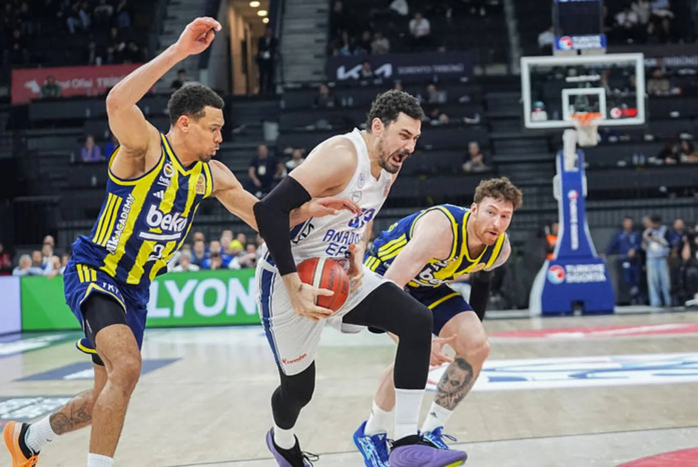Anadolu Efes - Fenerbahçe Beko maçı!