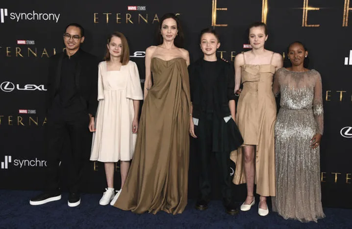Zahara Jolie-Pitt Soyadını Bıraktı!