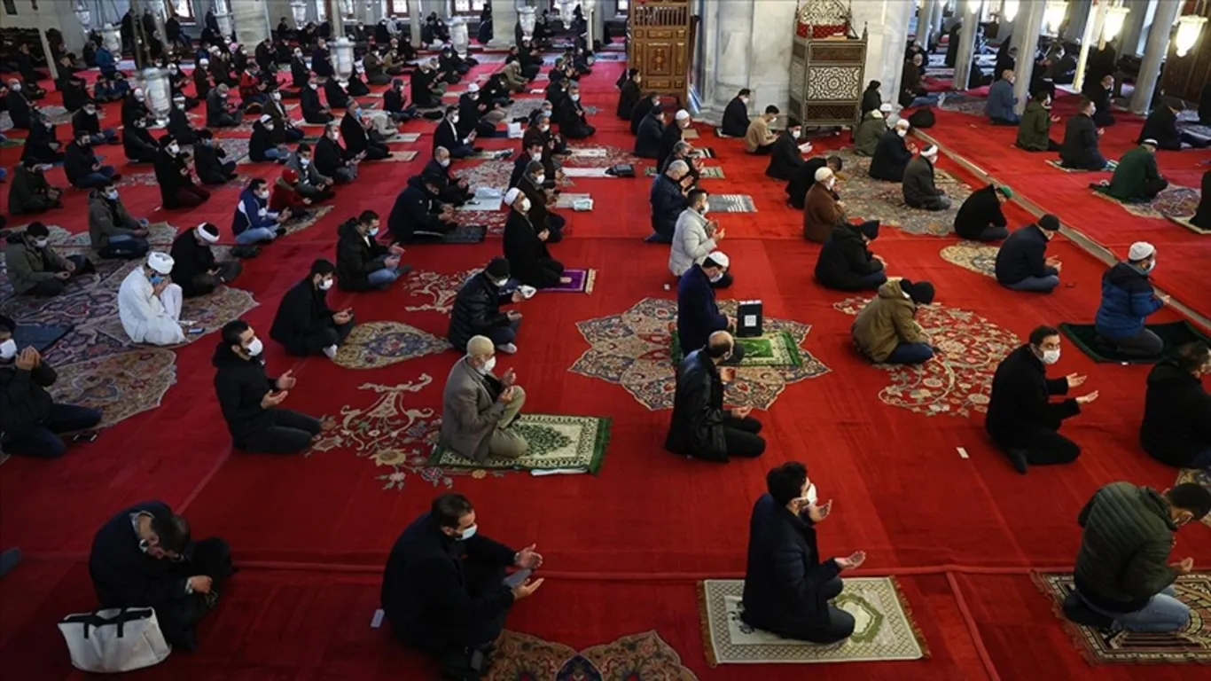 Cuma Namazı Saatleri açıklandı!