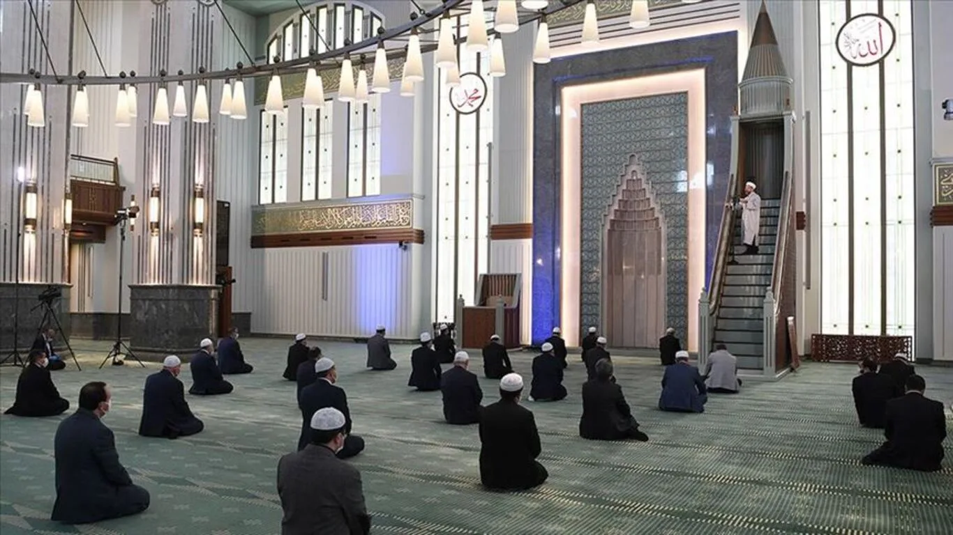 Cuma Namazı Saatleri açıklandı!
