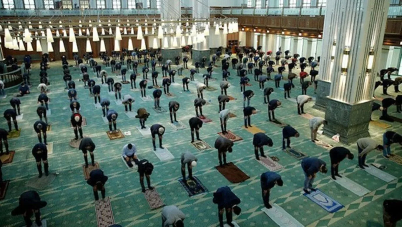 Cuma namazı saatleri açıklandı, hangi illerde ne zaman kılınacak?