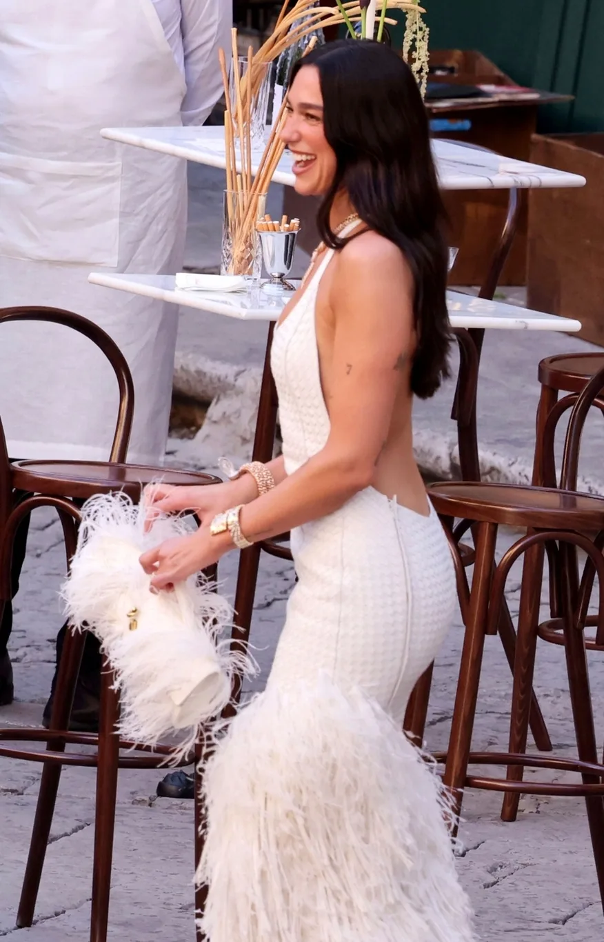Dua Lipa ve Callum Turner Sicilya'da düğün yaptı!