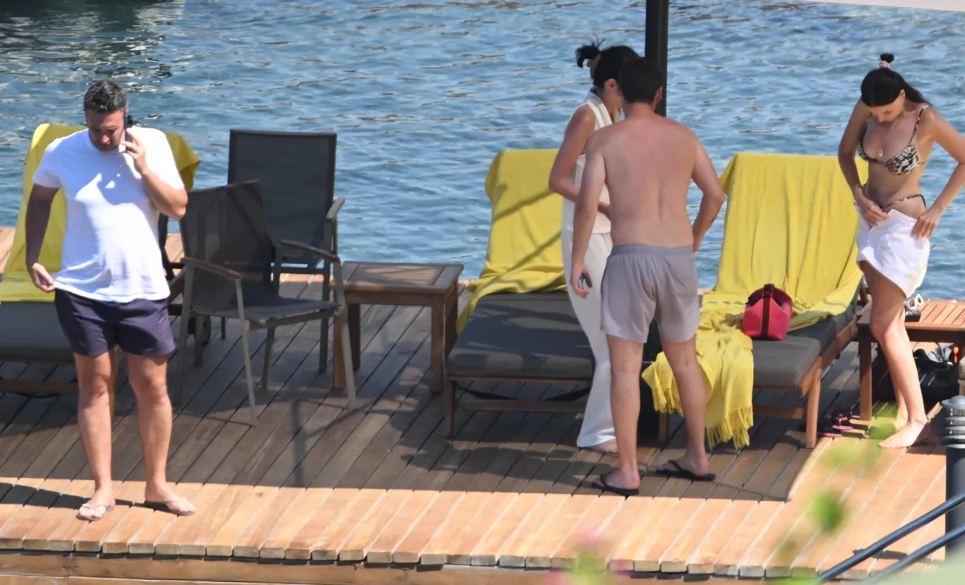 Hatice Şendil ve Burak Sağyaşar Bodrum'da tatil…!