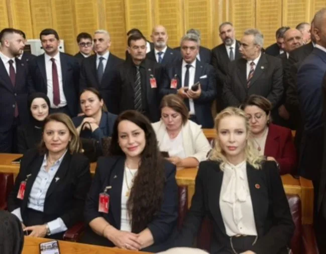 Ayşegül Yıldız Siyasete Girdi!