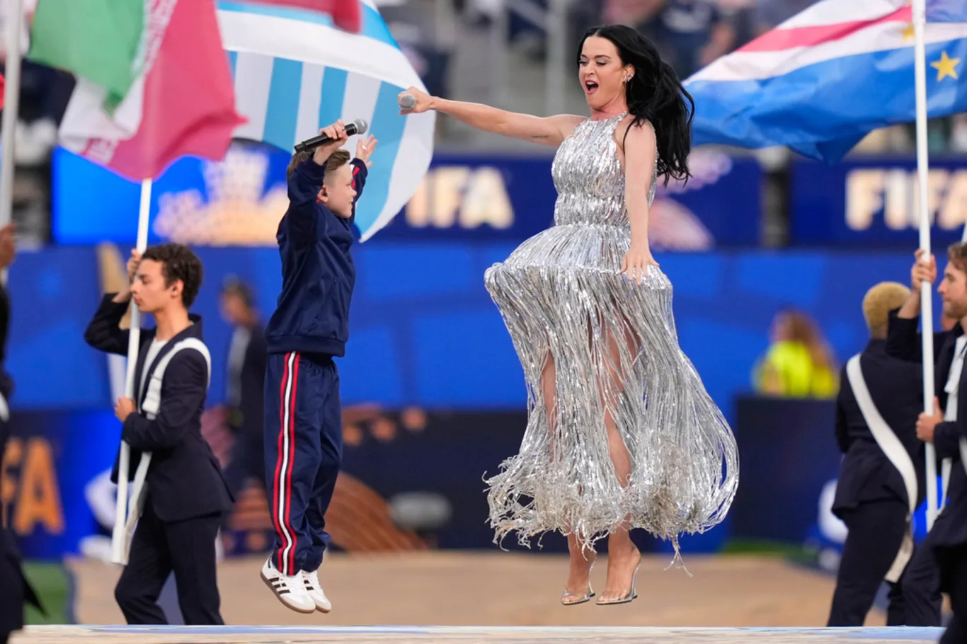 Katy Perry ABD'deki Dünya yaptı!