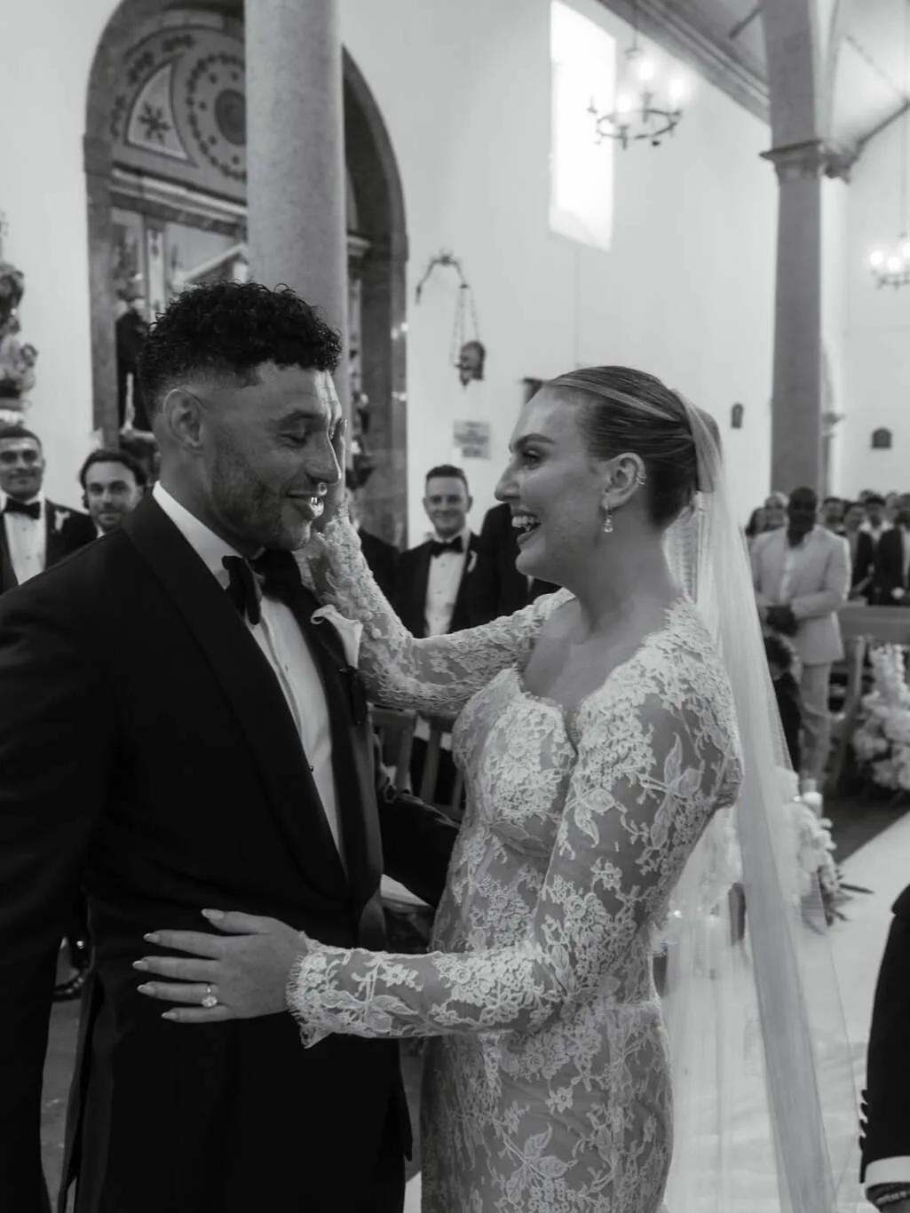 Perrie Edwards ve Alex Oxlade-Chamberlain Evlendi!