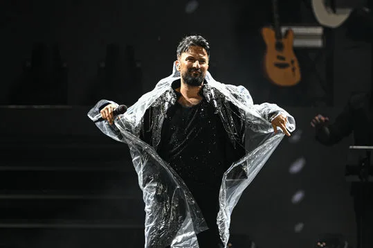 Tarkan Yağmur Altında Konser Verdi!