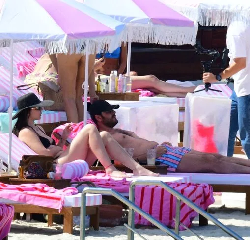 Ünlüler Plajda Renkli Anlar Yaşadı!