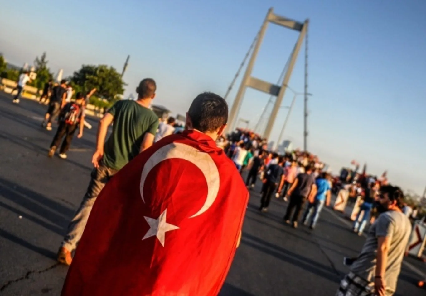 15 Temmuz'da anlamlı Mesajlar Paylaşılıyor!
