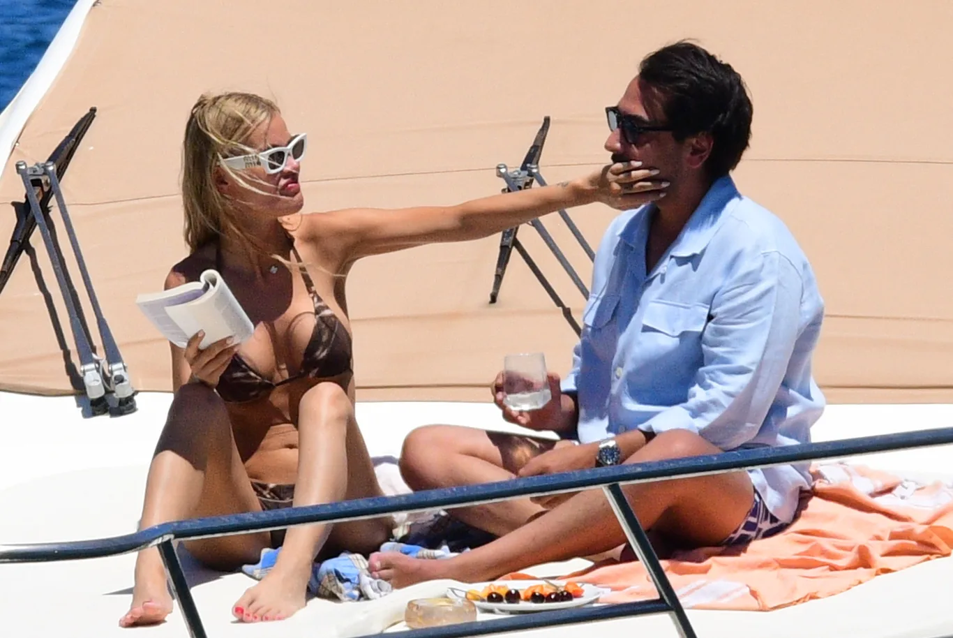 Aslı Turanlı ile Taha Tatlıcı Bodrum'da aşk…!