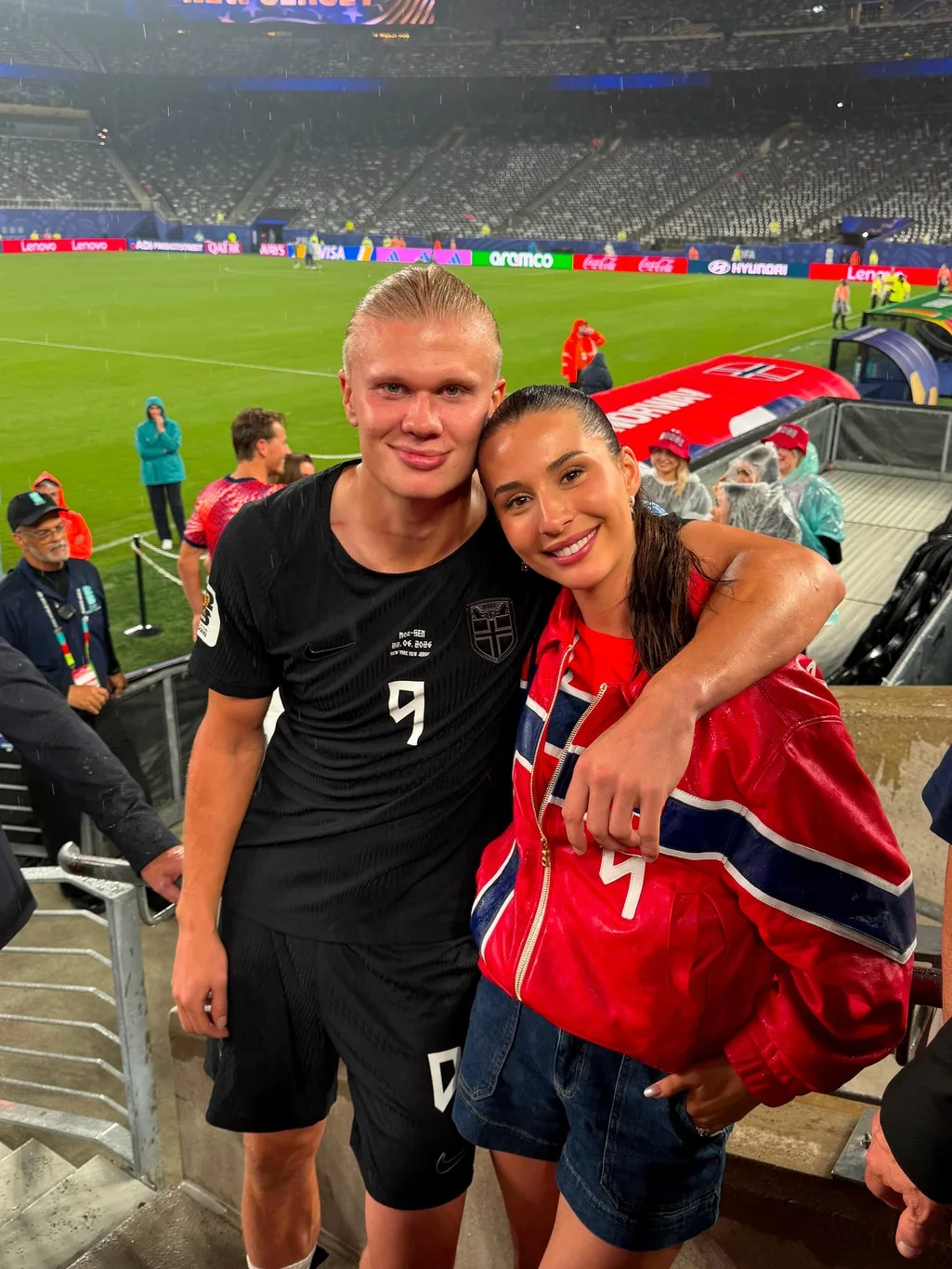 Erling Haaland'in Kız Arkadaşı Futbolcu mu?