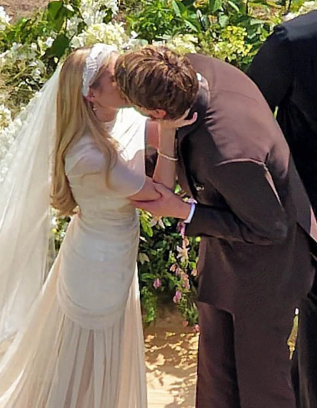 Emma Roberts ve Cody John Evlendi!