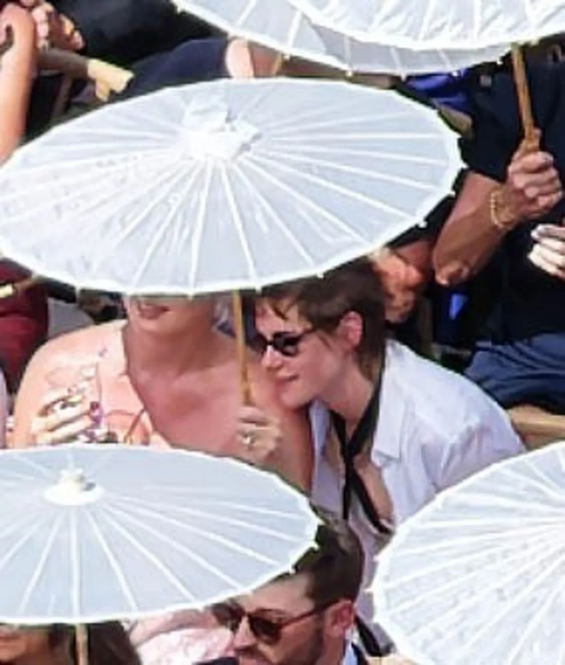 Emma Roberts ve Cody John Evlendi!