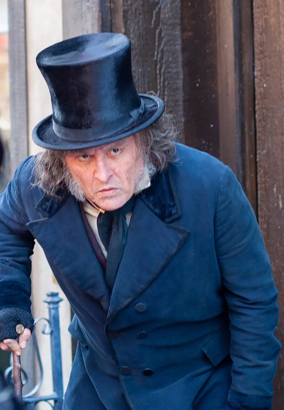 Johnny Depp, Ebenezer Scrooge Kılığında Ortaya Çıktı!