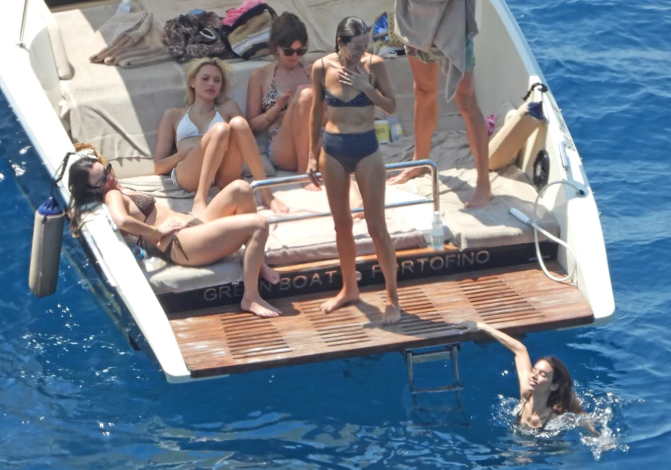Lily James Portofino'da tatil yaptı!