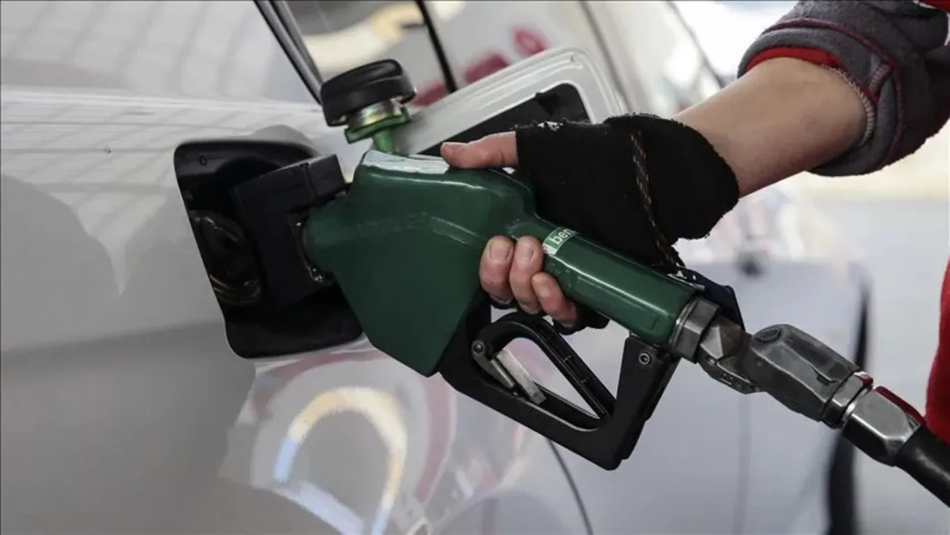 Benzine zam mı geliyor?