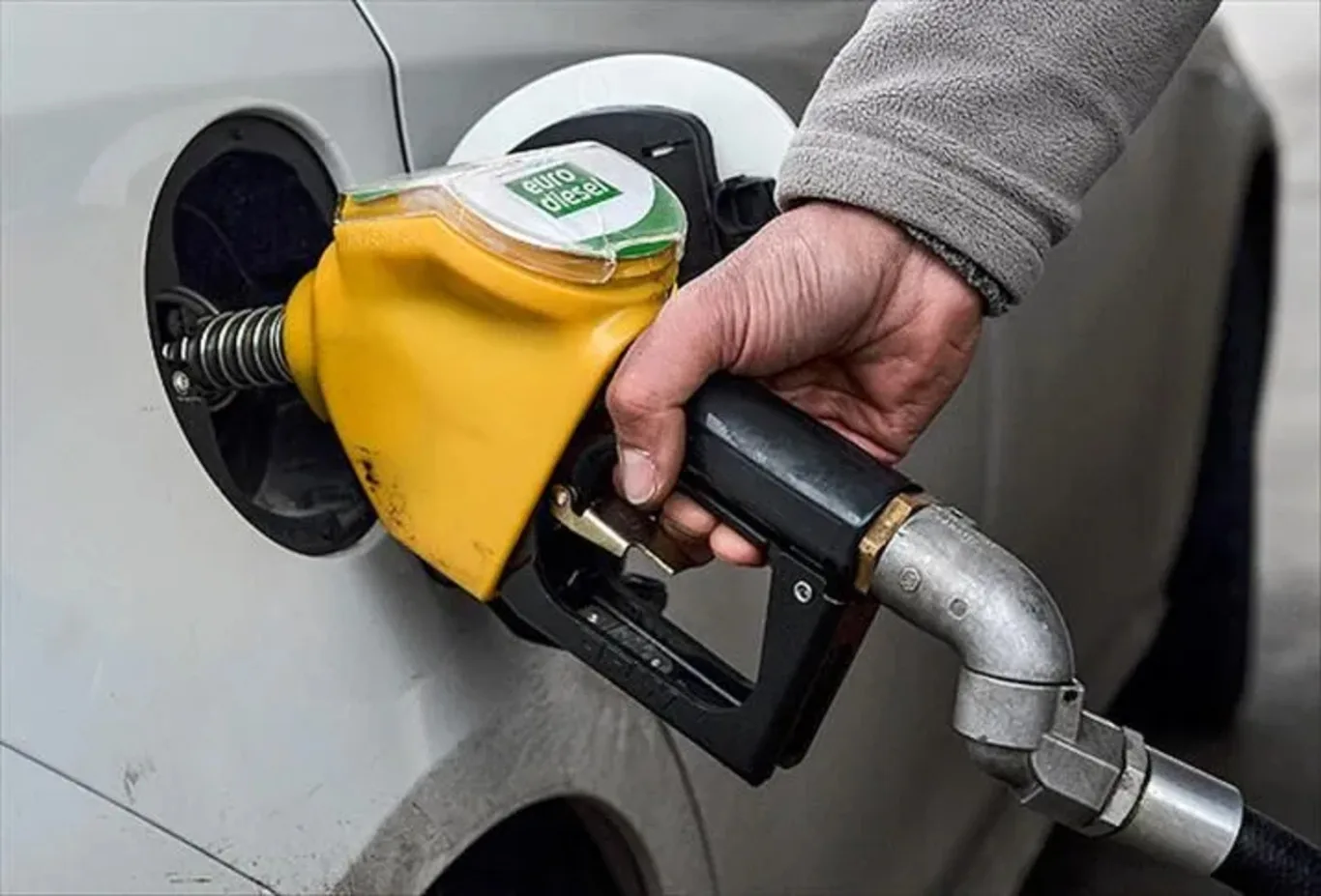 Benzine zam mı geliyor?