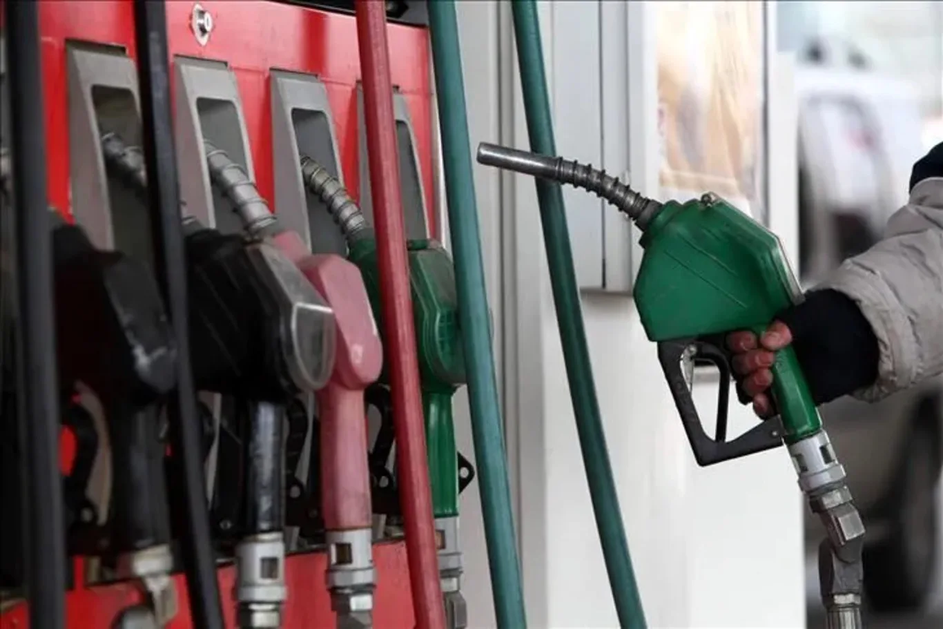 Benzine zam mı geliyor?