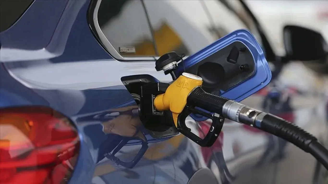 Benzine zam mı geliyor?