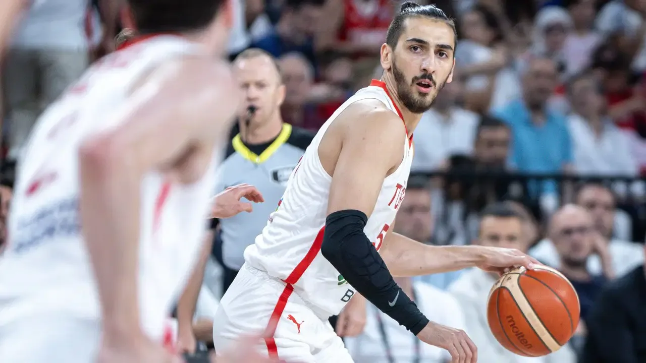 12 Dev Adam, FIBA