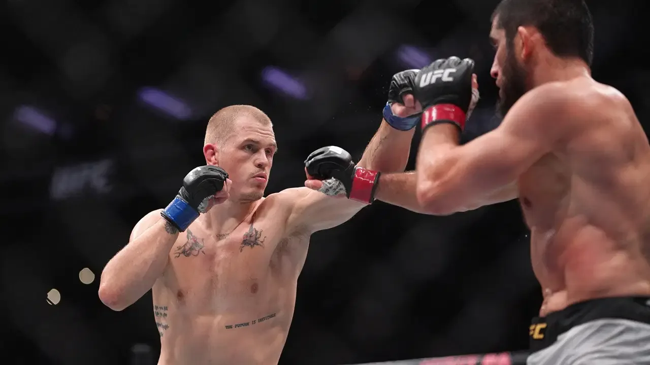 UFC rekoru kırdı: Islam Makhachev, Ian Garry karşısında kemerini korudu